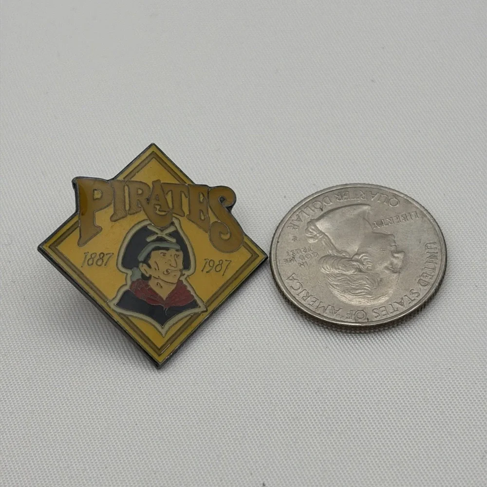MLB Baseball Pittsburgh Pirates Mascot 1887-1987 Lapel Hat Pin‎